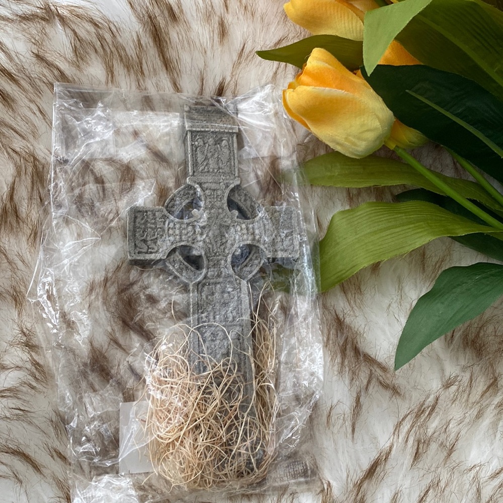 NWOT Ceramic cross